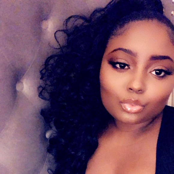 Meet your Posher, Alisha - Picture 1 of 1